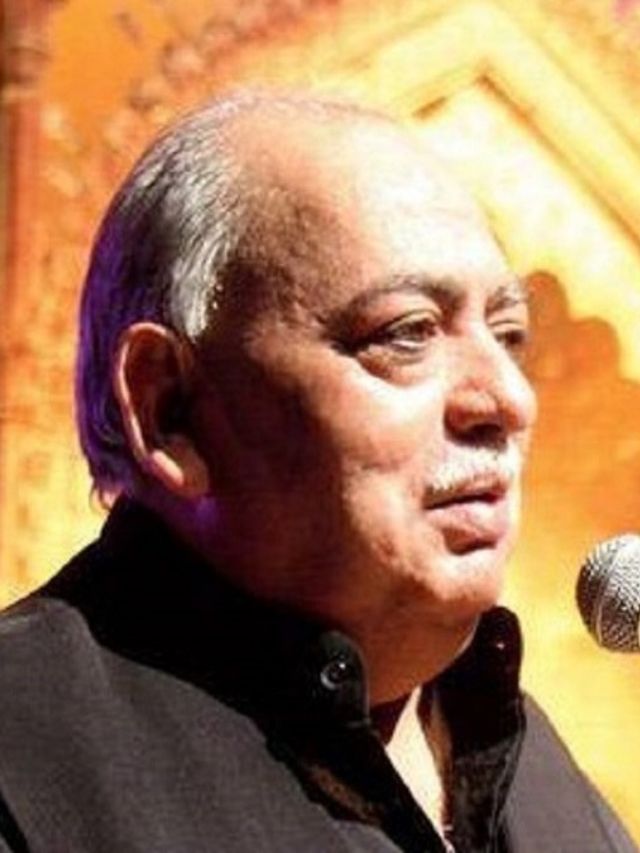 Munawwar Rana dies at 71