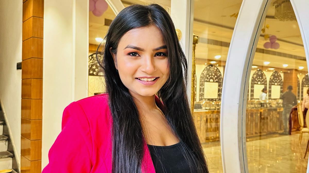 Youtuber Crafter Aditi Agarwal Biography in Hindi